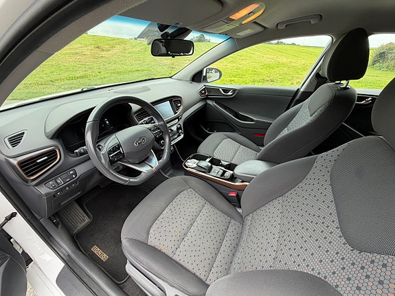 Hyundai IONIQ 6 of 12