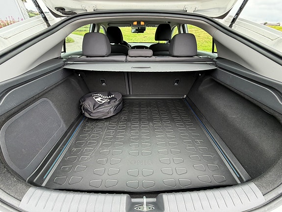 Hyundai IONIQ 12 of 12