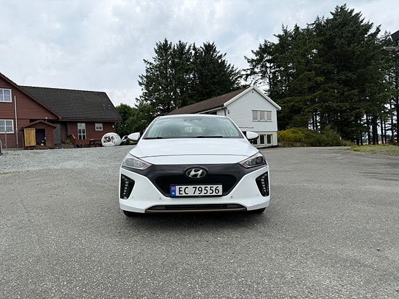 Hyundai IONIQ 3 of 12