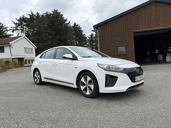 Hyundai IONIQ 2 of 12