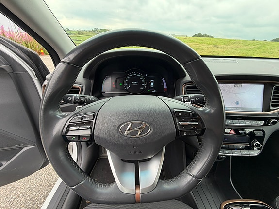 Hyundai IONIQ 10 of 12