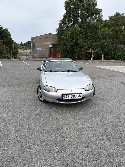 Mazda MX-5 2 of 5