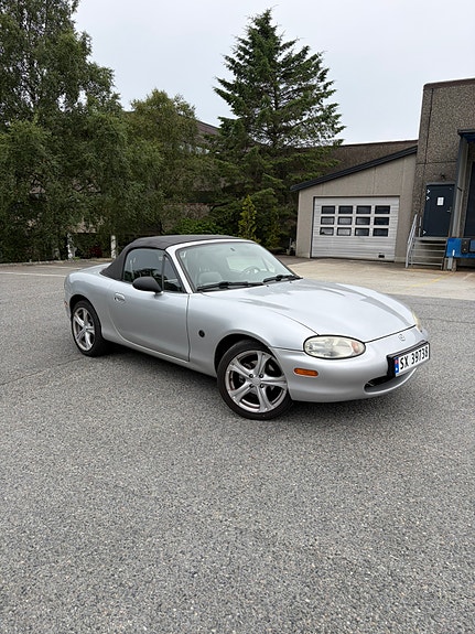 Mazda MX-5 3 of 5