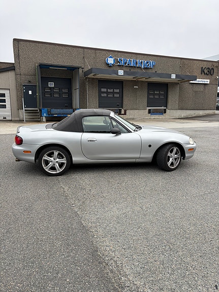 Mazda MX-5 4 of 5
