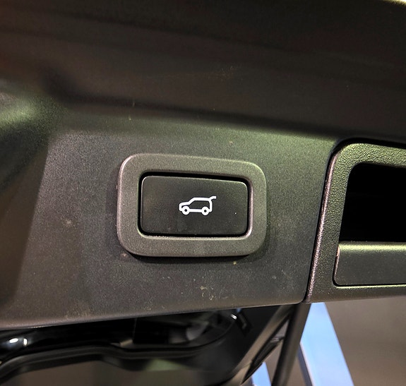 Land Rover Range Rover Velar 10 of 30