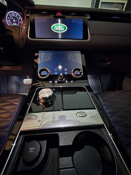 Land Rover Range Rover Velar 30 of 30