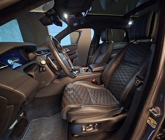 Land Rover Range Rover Velar 18 of 30