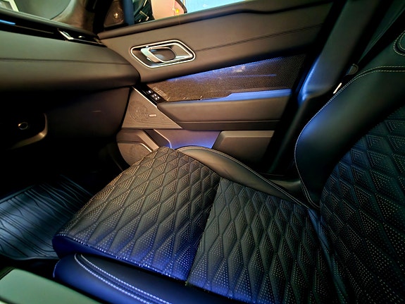Land Rover Range Rover Velar 23 of 30