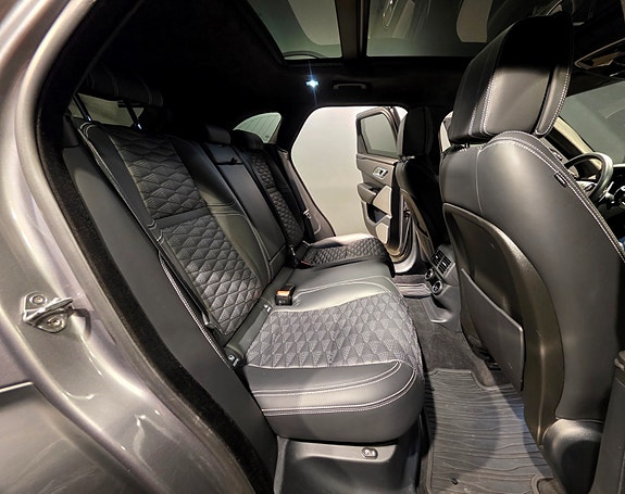 Land Rover Range Rover Velar 17 of 30