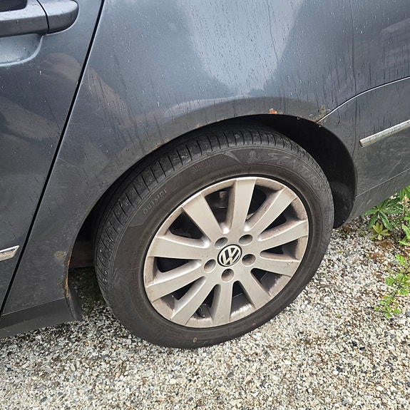Volkswagen Passat 4 of 8