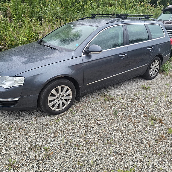 Volkswagen Passat 2 of 8