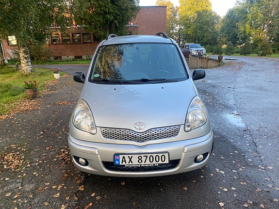 Toyota Yaris Verso 3 of 5