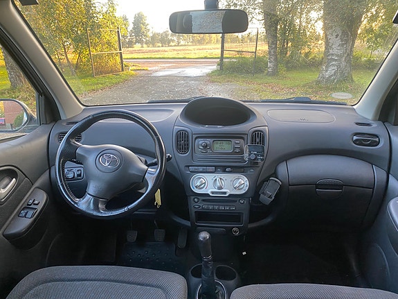 Toyota Yaris Verso 10 of 16