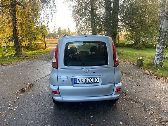 Toyota Yaris Verso 5 of 5