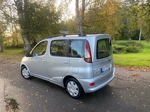 Toyota Yaris Verso 4 of 5