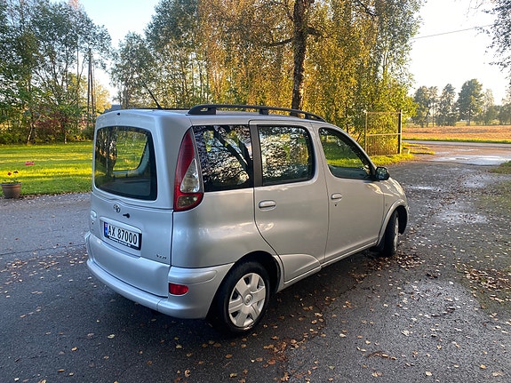 Toyota Yaris Verso 13 of 16