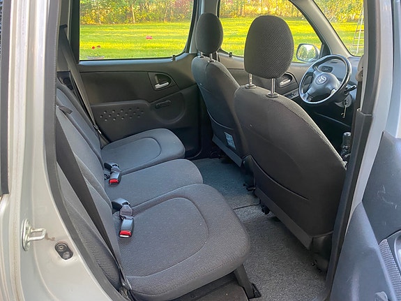 Toyota Yaris Verso 8 of 16