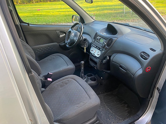 Toyota Yaris Verso 9 of 16