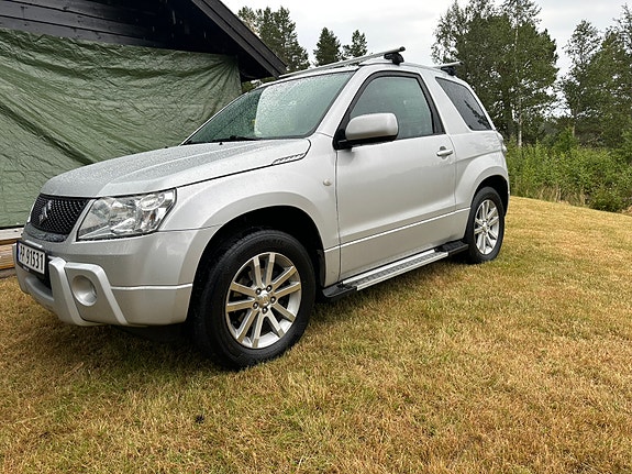Suzuki Grand Vitara 2 of 5