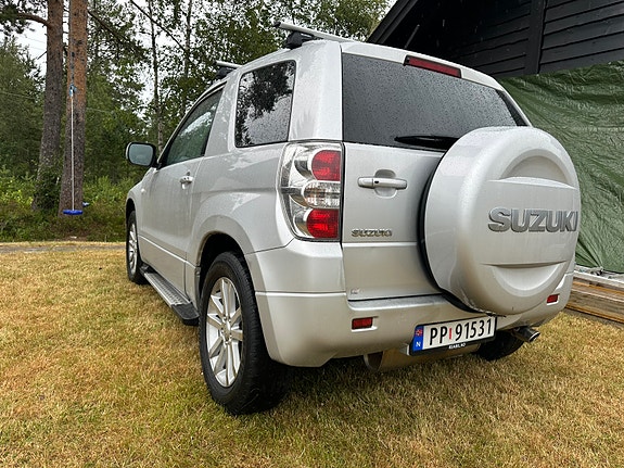 Suzuki Grand Vitara 3 of 5