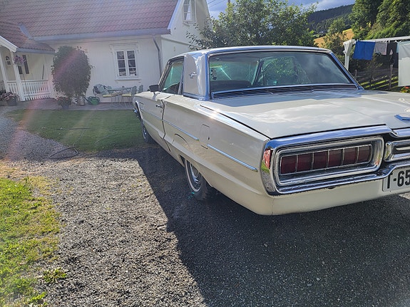 Ford Thunderbird 3 of 5