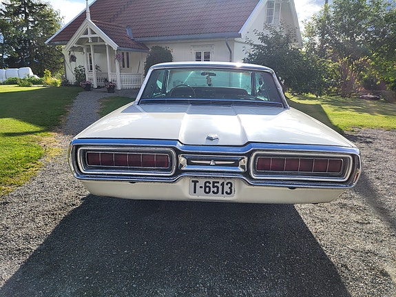 Ford Thunderbird 2 of 5