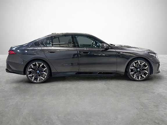 BMW i5 6 of 30