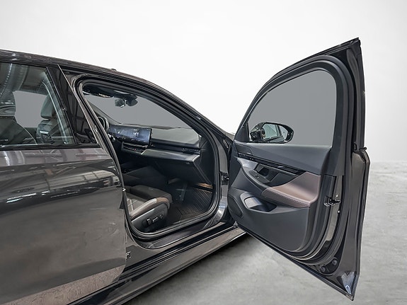 BMW i5 24 of 30