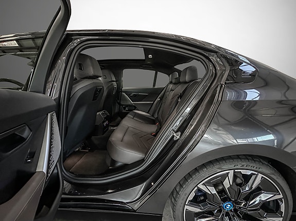 BMW i5 26 of 30