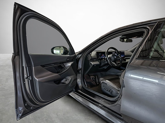 BMW i5 9 of 30