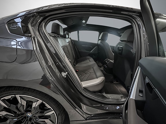 BMW i5 28 of 30
