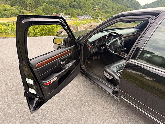 Cadillac Deville 28 of 30