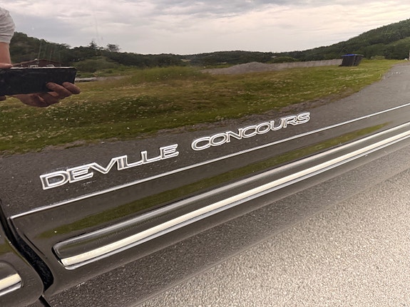 Cadillac Deville 27 of 30