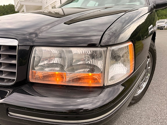 Cadillac Deville 24 of 30