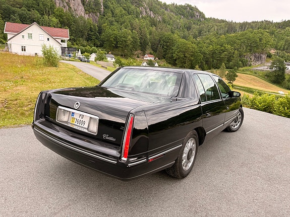 Cadillac Deville 11 of 30