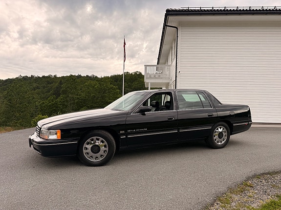 Cadillac Deville 4 of 5