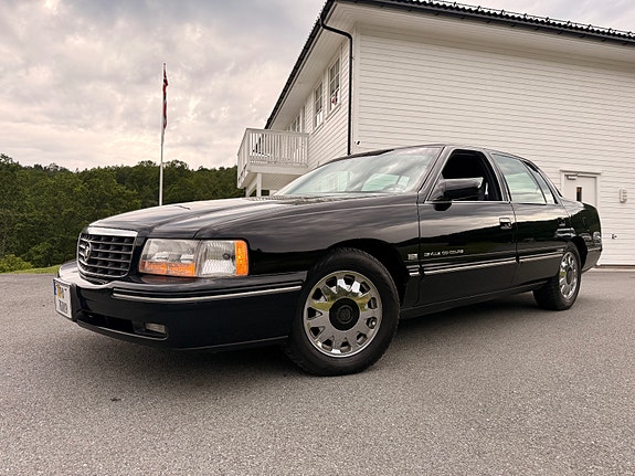 Cadillac Deville 3 of 5