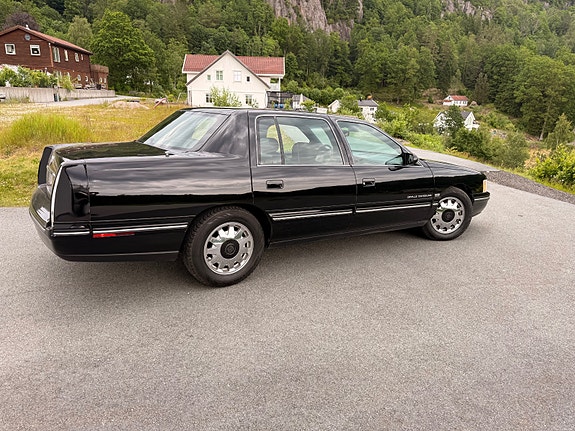 Cadillac Deville 13 of 30