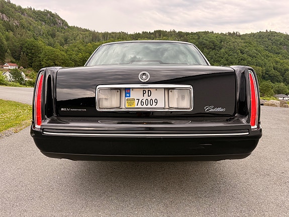 Cadillac Deville 9 of 30