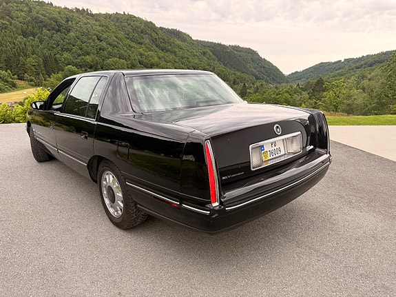 Cadillac Deville 7 of 30