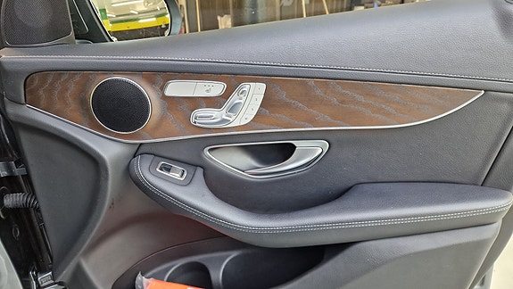 Mercedes-Benz GLC350 e 9 of 21