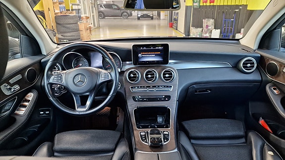 Mercedes-Benz GLC350 e 13 of 21