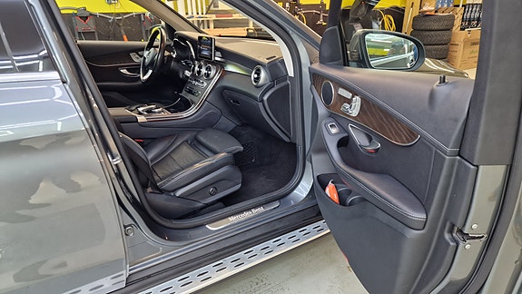 Mercedes-Benz GLC350 e 10 of 21