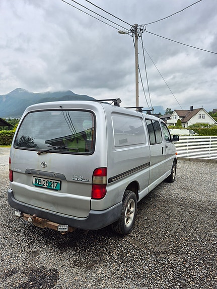 Toyota HiAce 4 of 4