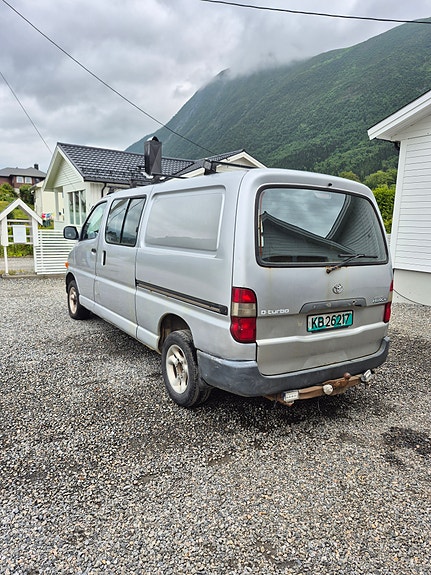 Toyota HiAce 3 of 4