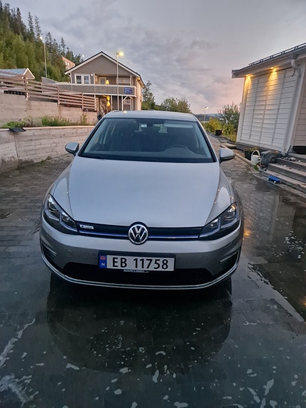 Volkswagen e-Golf VII 2 of 5