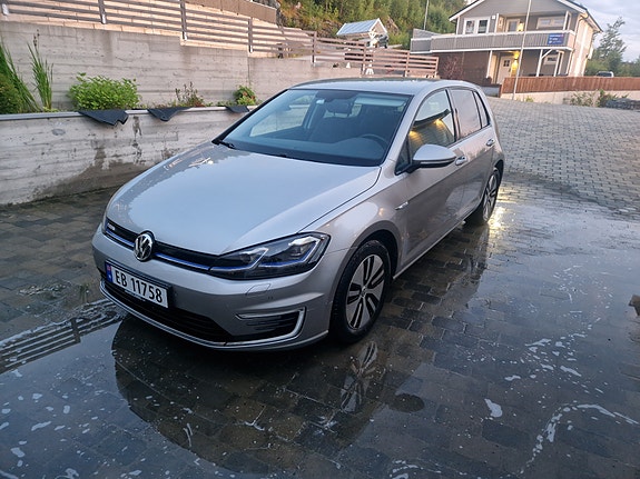 Volkswagen e-Golf VII 4 of 5