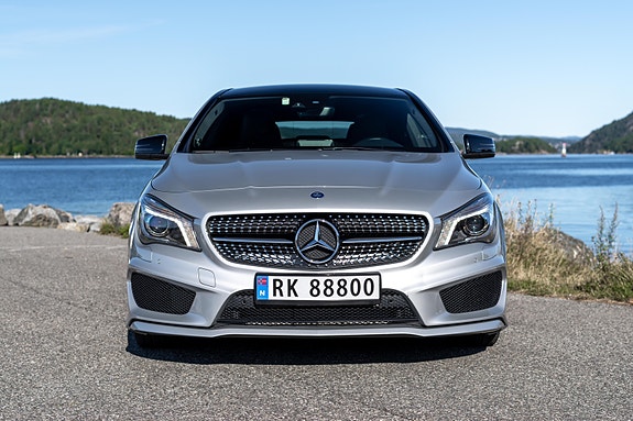Mercedes-Benz CLA250 2 of 30