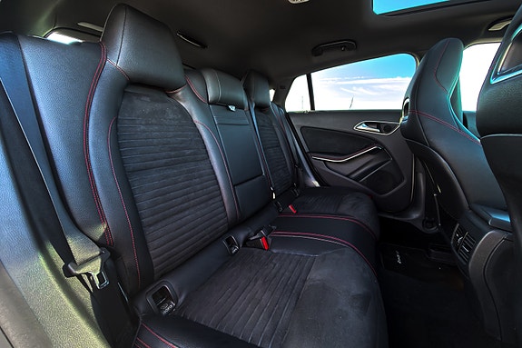 Mercedes-Benz CLA250 18 of 30