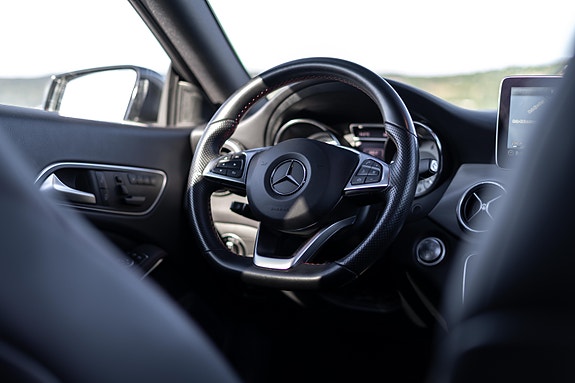 Mercedes-Benz CLA250 14 of 30